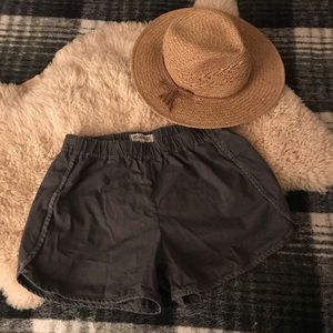 *MOVING SALE* Green Madewell camp short Loose fit.
